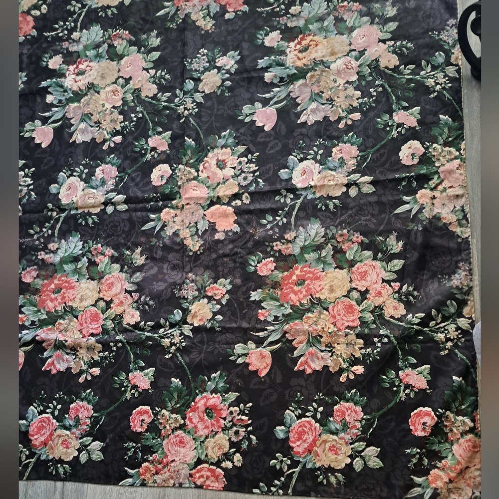 Vintage Floral Table Cover